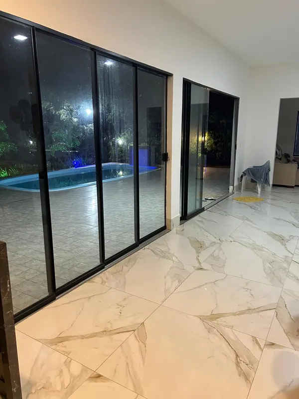 Terreno de 1900 mt2 Casa 160mts toda na laje e porcelanato 1x1 . 3 Suítes plenas...
