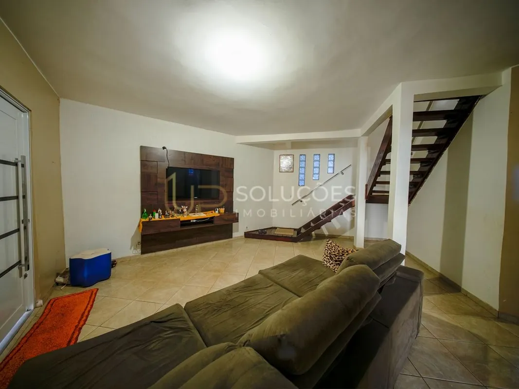 4 Quartos (1 Suíte) | 3 Vagas | Sobrado Espaçoso | 280m² Privativos | AR 10 Sobr...