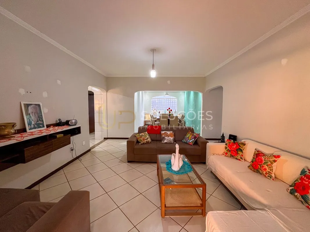 Casa na Laje | 3 Suítes | Lote 580m² | Área Verde c/ Frutíferas | QMS 11 Sobradi...