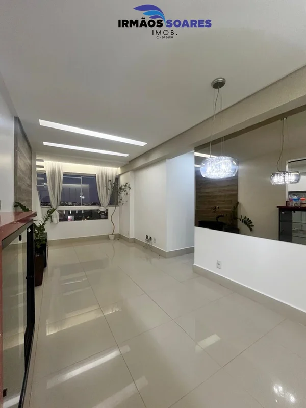 Apartamento andar alto 100% reformado, repleto em armários distribuído em sala d...