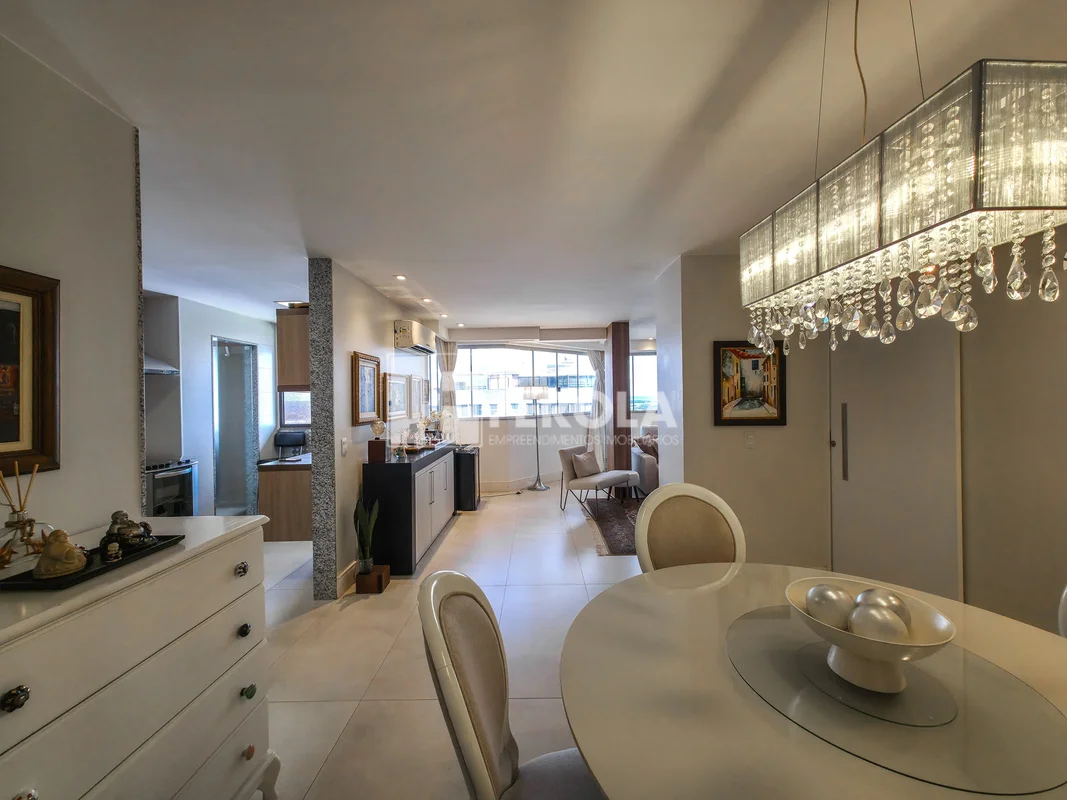 FEROLA A MAIS ACESSADA DE BRASILIA, VENDE :- Apartamento com 109 m2 de área priv...