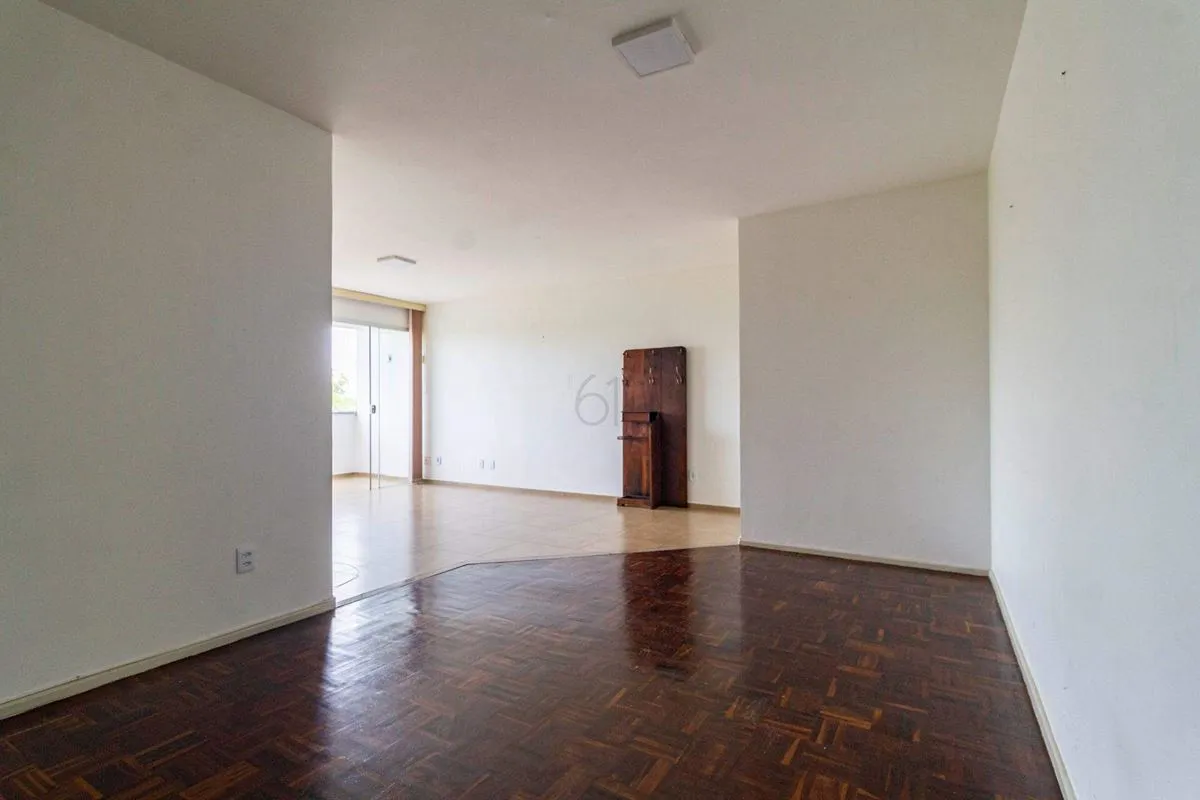 Imagine morar em uma das quadras mais arborizadas da Asa Norte, com uma vista pr...