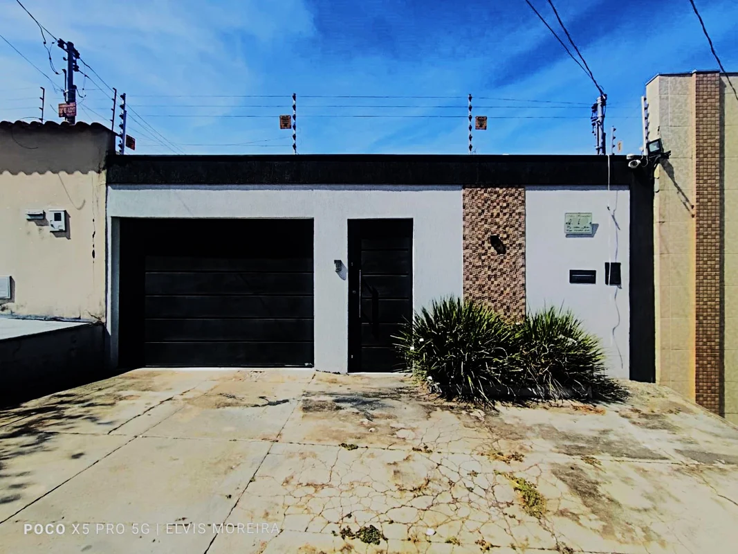 CASA Á VENDA DE 3 QUARTOS, SENDO 1 SUÍTE, COM MÓVEIS PLANEJADOS EM TODOS OS CÔMO...