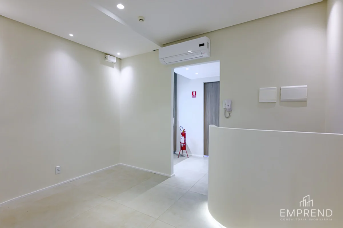 Excelente consultório/sala comercial localizado no Centro Médico Lúcio Costa, SG...