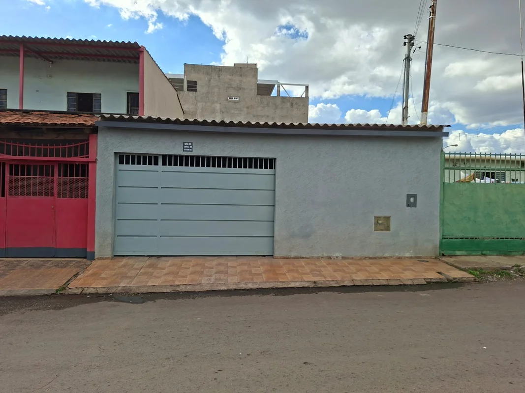 A Pacheco Imobiliária (CRECI J 6610) disponibiliza para venda uma casa com as se...