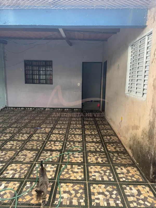 Casa com sala, 3 quartos, banheiro social, cozinha, garagem pra 2 carros, setor ...