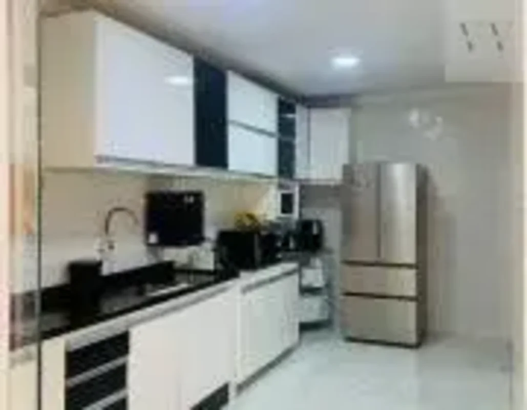 Descubra este sobrado encantador localizado na QI 8 Conjunto R, Guara I, no cora...