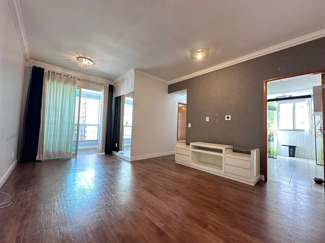 TIÊ RESIDENCIAL- 3 QUARTOS • REFORMADO • DESOCUPADO • 2 VAGAS | ÁGUAS CLARASApar...