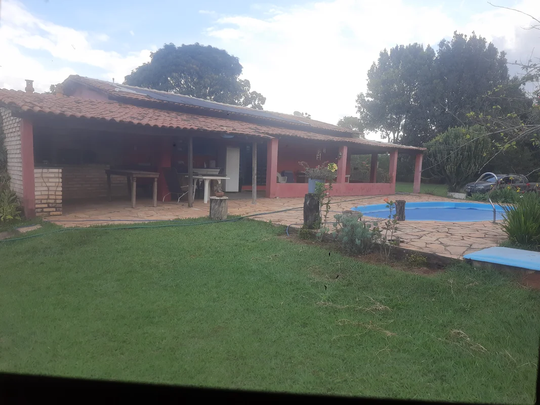Explore uma charmosa casa no Condomínio na Rua 19, Nucleo Rural Lago Oeste, Sobr...
