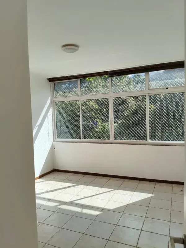 Apartamento Reformado à Venda SQN 406 Asa NorteExcelente oportunidade na Asa Nor...