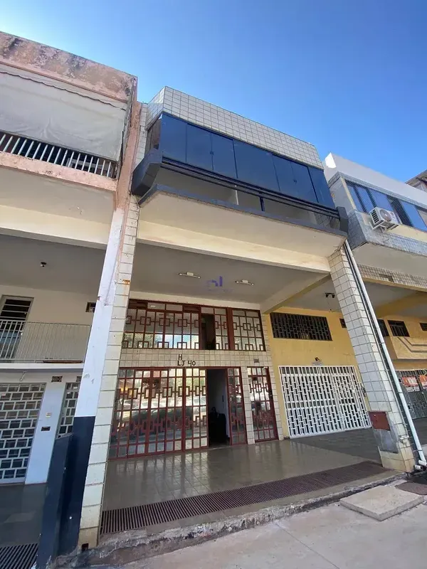 Cláudio Antônio Imóveis aluga apartamento funcional na SCRN 716 Bloco HExcelente...