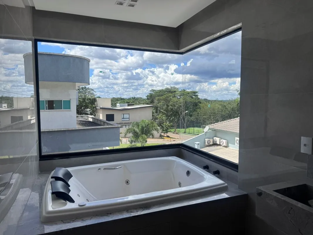 Casa nova com 343,91 m² de construção em terreno de 427,64 m²4 suítes plenas, se...