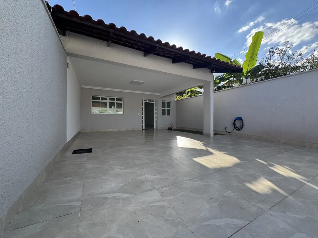Linda casa toda reformada no Setor Jardim América 280 metros de lote, 159,27 met...