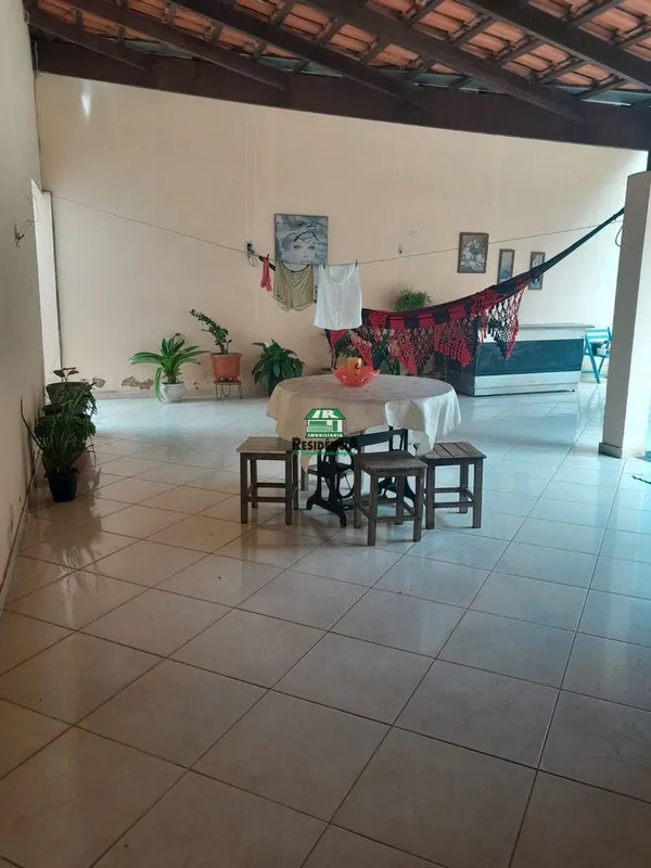 4 quartos, sendo 2 suítesBanheiro social2 salas amplasCopa e cozinhaÁrea de serv...