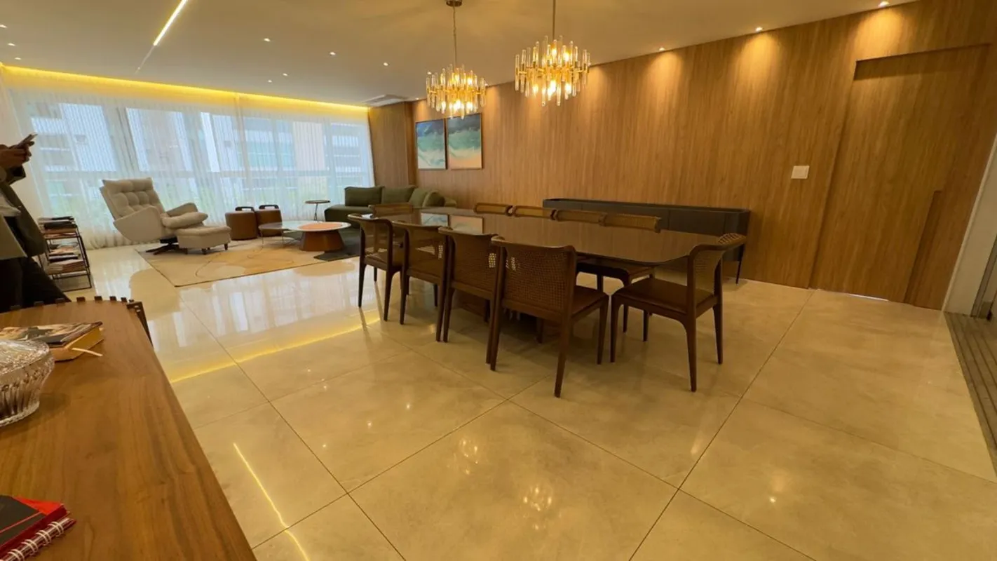 São 270m² de puro conforto e sofisticação, com 4 suítes plenas, mobiliado e deco...