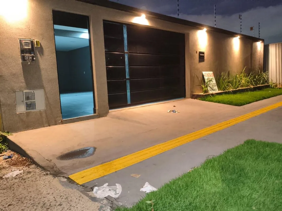 Casa com excelente configuração:3 quartos com opção para 4º quarto3 suítes2 clos...