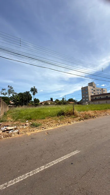 Lote na avenida Guajupia, com 684 metros quadrados, de esquina, muito bem locali...