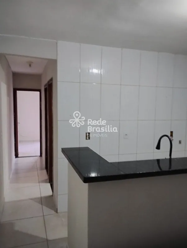 sala, 2 quartos, banheiro social, cozinha.Agende sua visita - Telefones: 3225.70...