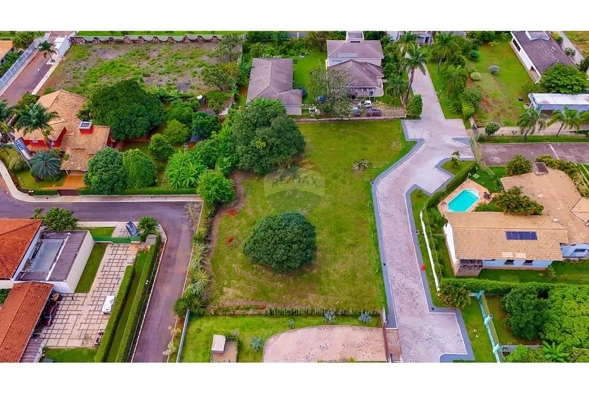 Oportunidade Única: Terreno de 2.500m² no Condomínio South Park Park Way.Se você...