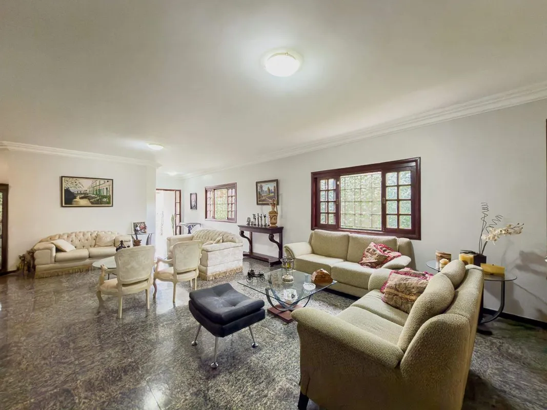 Casa Térrea de alto padrão no Lago Norte, com ambientes amplos, excelente ilumin...