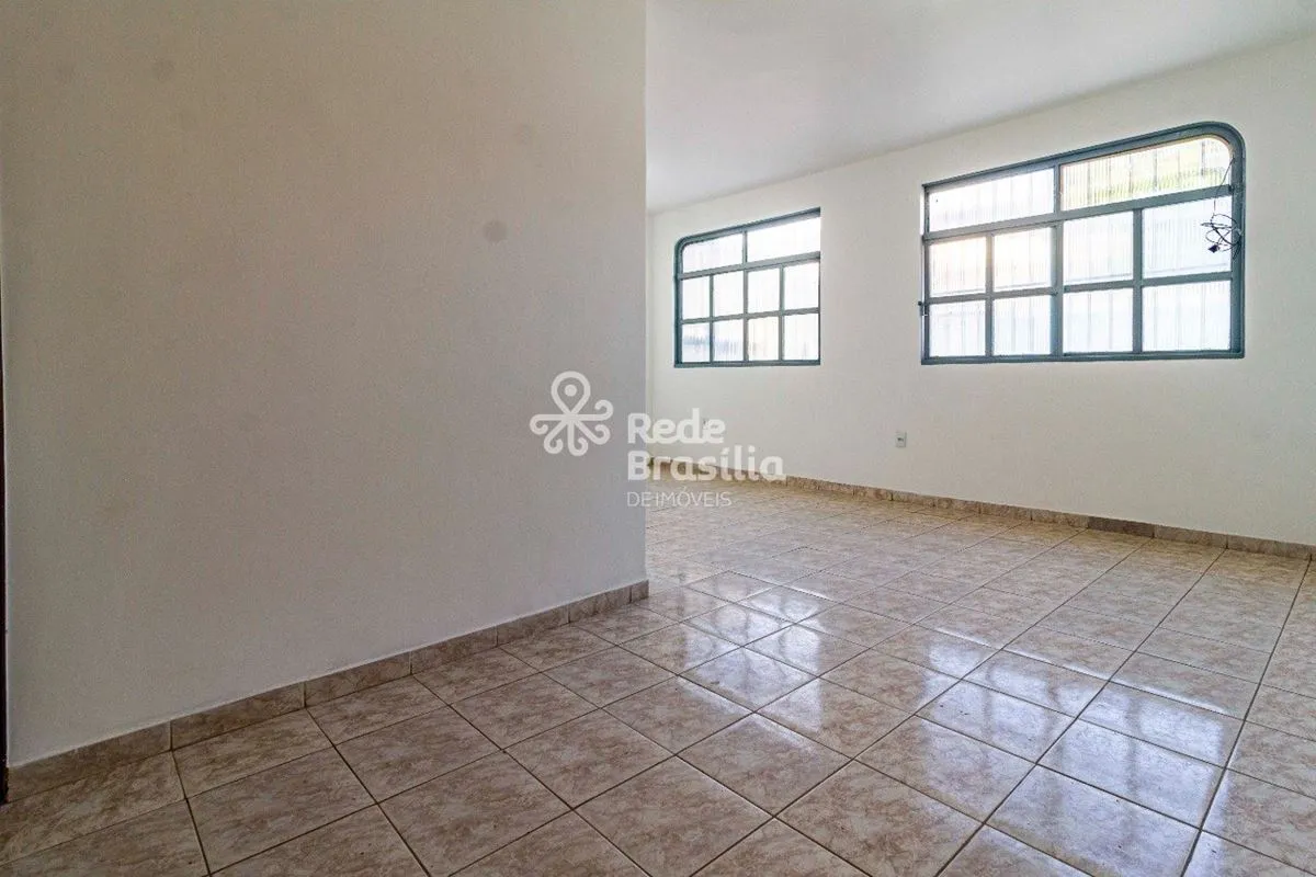TH35206 - Qe 30 Guará, Casa Fundos, 04 quartos, 45m². Agende sua visita! Imóvel ...