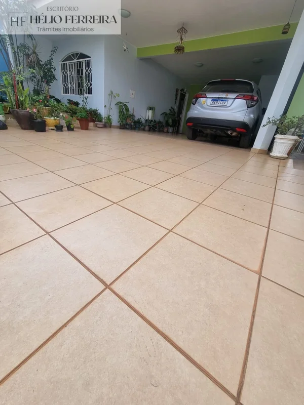 Linda casa no Gama Leste com: -5 suites,- lavabo, - sala de estar, - sala de jan...