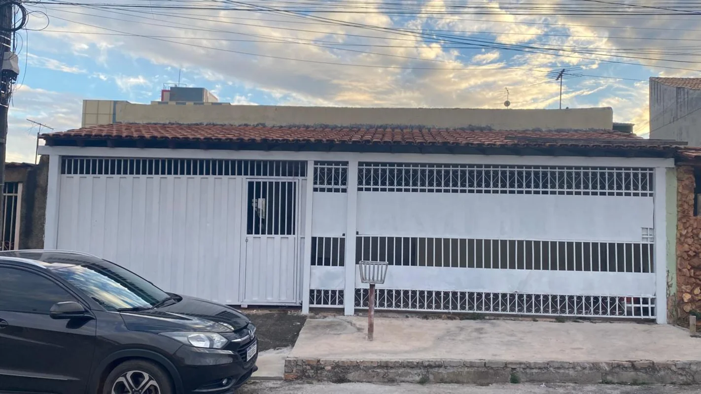 * - VENDO CASA PARA REFORMA, (TODA NA LAJE), COM ESPAÇO VAZIO NOS FUNDOS, PARA P...