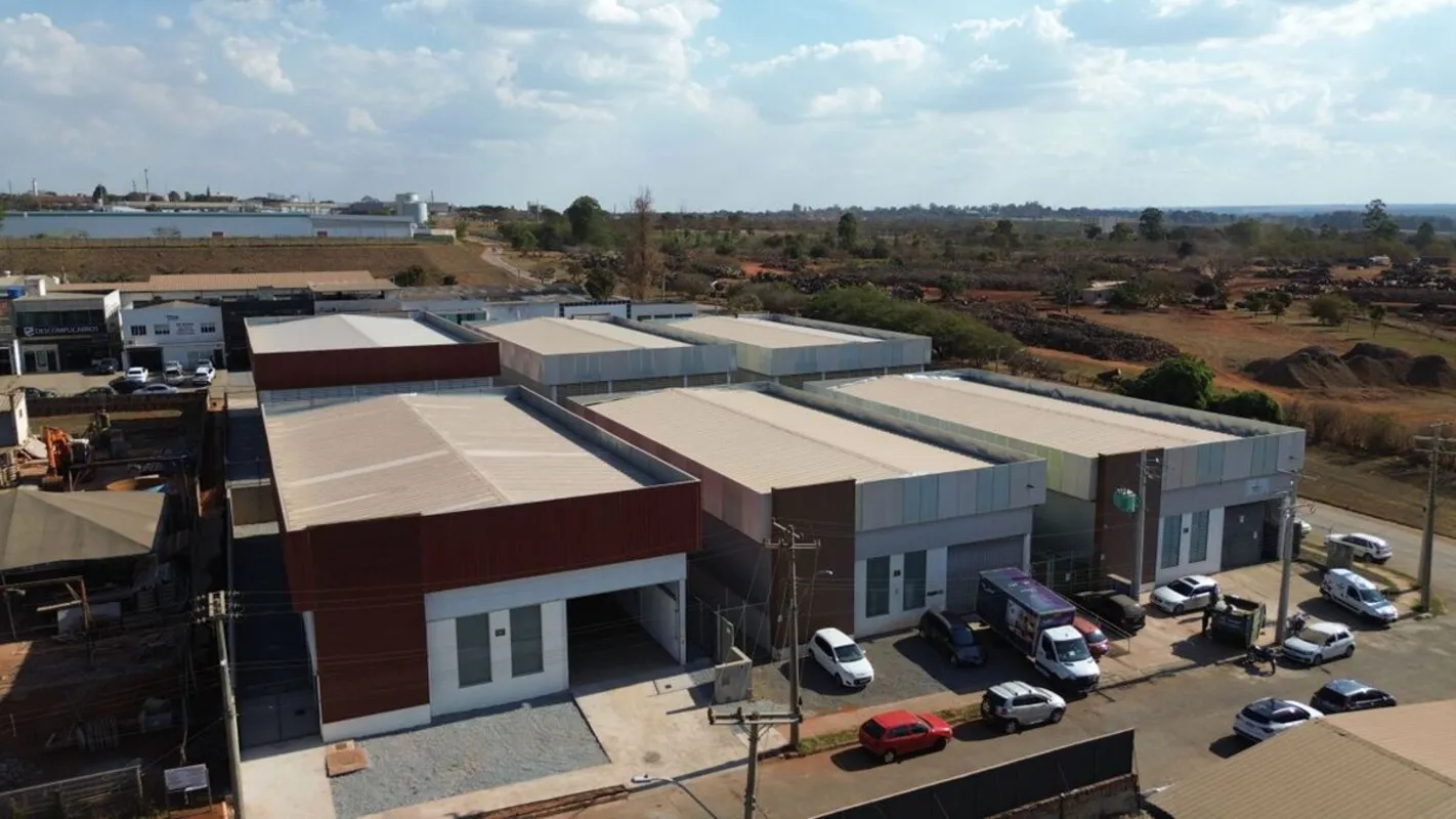Excelente oportunidade no Setor de Oficinas Norte:-Terreno: 700 m²-Área construí...