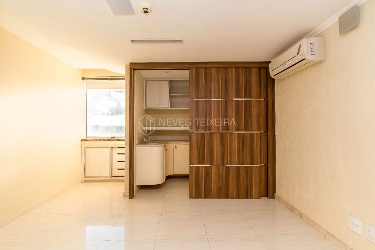 NEVES TEIXEIRA IMÓVEIS ALUGA: Espetacular sala, com 51m² de área útil, muito bem...