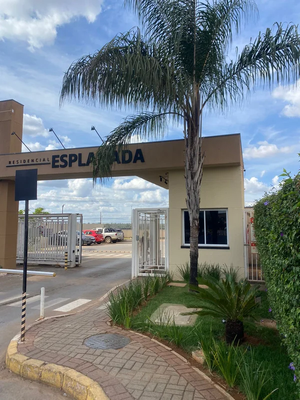 ALUGA-SE UM APARTAMENTO NA M NORTE DE TAGUATINGA! Possui: 2 quartosSalaCozinhaár...
