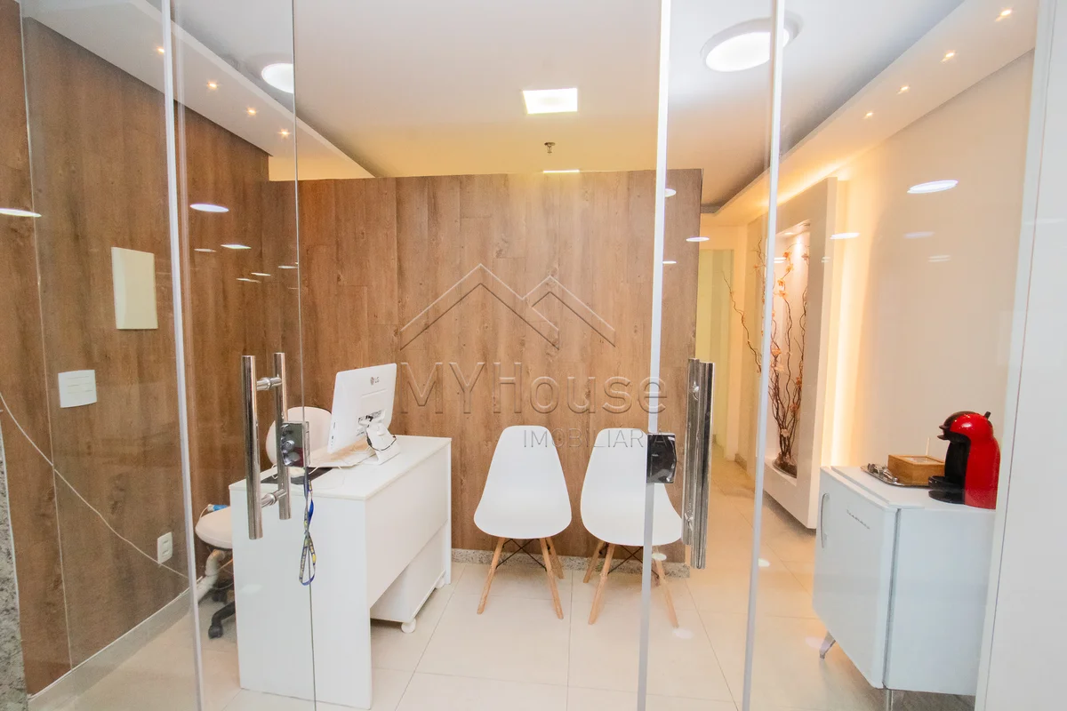 Clínica de estética disponível para locaçãoConta com:- 40 m²- Bem na frente da r...