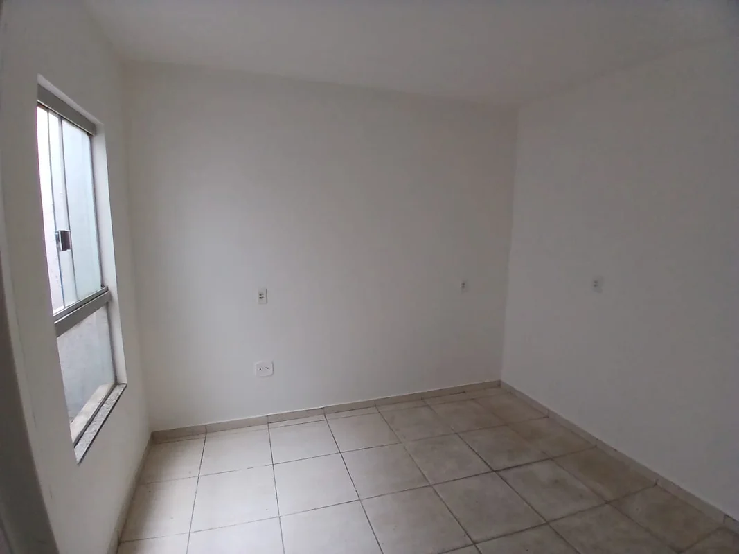 QR 406, Conjunto 30, Lote 10 - Sala 02 | 1 BanheiroSala comercial ampla e bem lo...