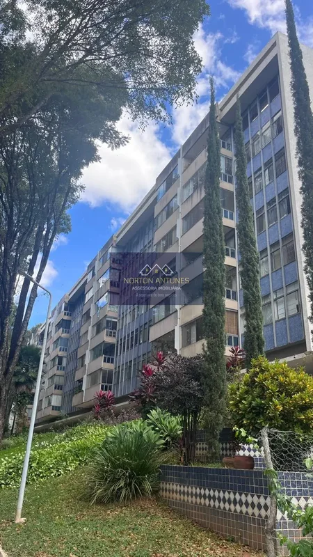 Descubra seu novo lar na exclusiva SQN 315, ASA NORTE, Brasília. Este apartament...