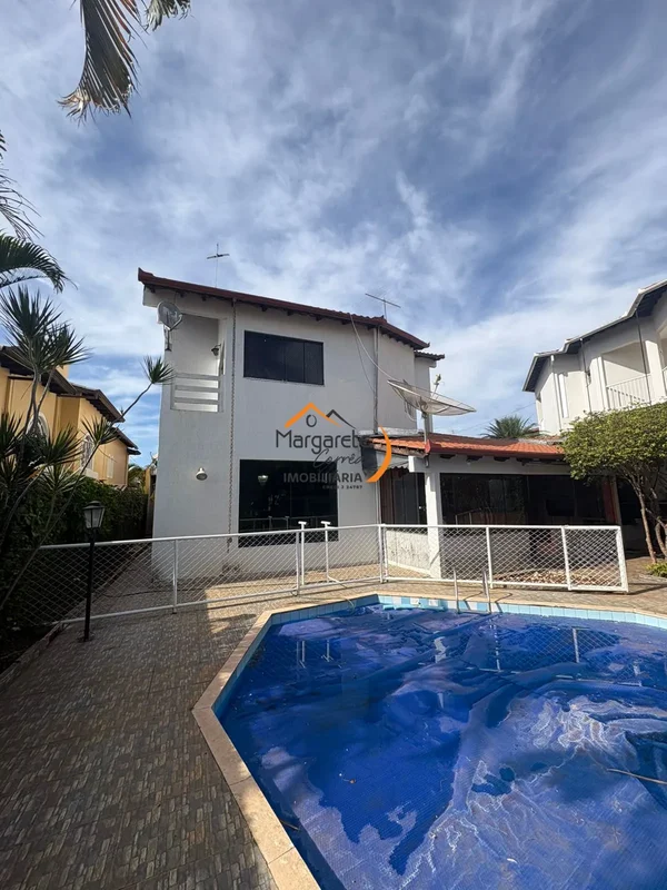 Imobiliária Margarete Corrêa aluga casa no Condomínio Morada dos Nobres.Casa com...