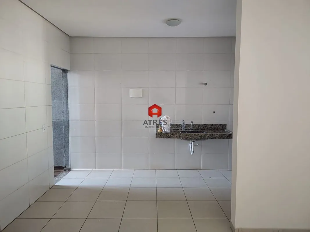 Imóvel com aproximadamente 76,98² de área privativa e 159,87m² de área total, co...