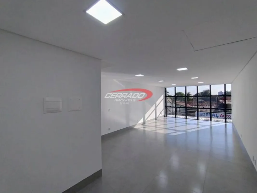 Sala comercial pavimento térreo com 50 m². RESERVE A SUA !!!Para maiores informa...