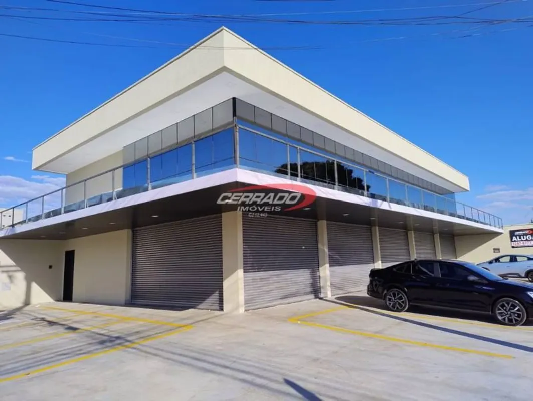 Sala comercial pavimento térreo, porta automatizada, banheiro social, com 50 m²....
