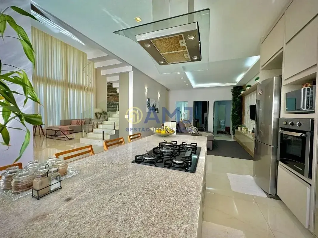 CHÁCARA DE ALTO PADRÃO EXCLUSIVIDADE E NATUREZATerreno: 5.119 m² Construção: 700...