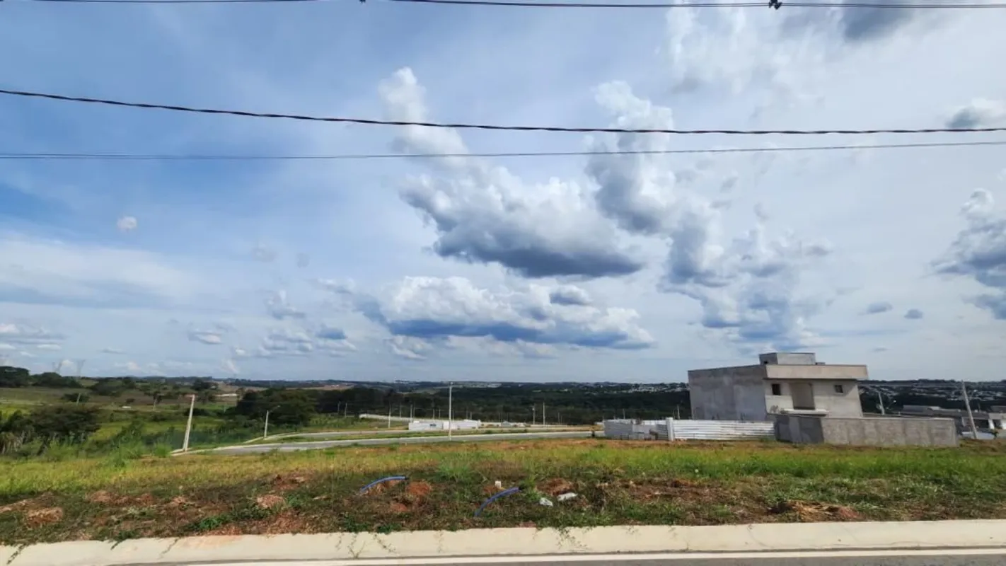 Lote de 250m² disponível no Condomínio Vinhas Flamboyant, em Senador Canedo, loc...