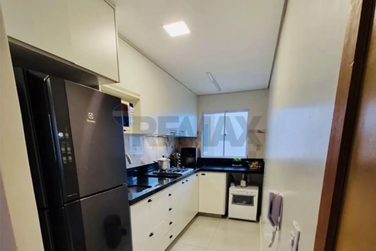 60 m² muito bem distribuídos 3 quartos, sendo 1 suíte Banheiro social Vaga priva...