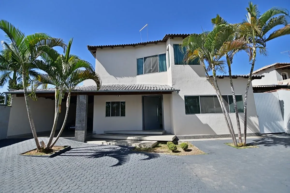 LEÕES DA CORRETAGEM VENDE O IMÓVEL QUE VOCÊ PROCURALinda casa com arquitetura mo...
