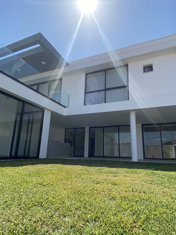 Residência Exclusiva de Alto Padrão no Estância Quintas da Alvorada – Jardim Bot...