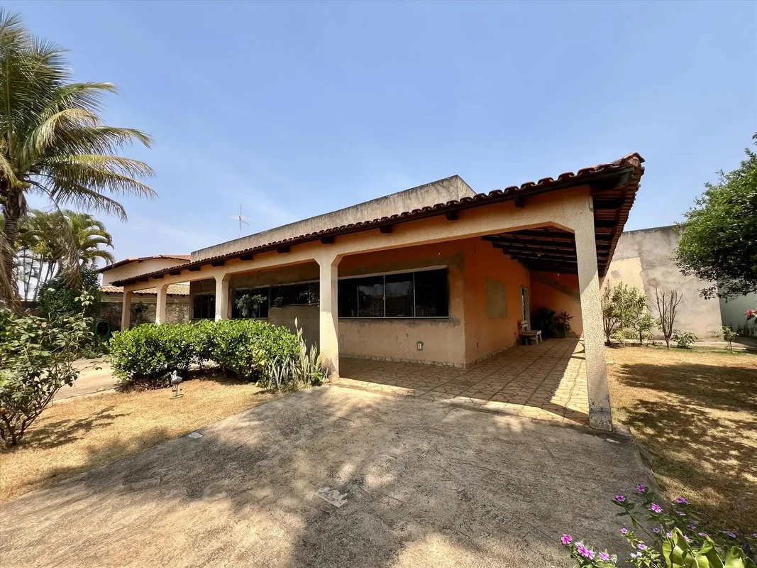 Vendo casa na rua 08 vicente pires chácara 187condominio Jardins são 4 quartos 4...