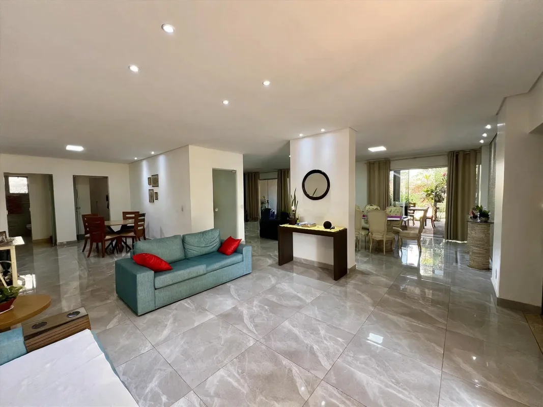 Vendo casa na rua 08 vicente pires chácara 187condominio Jardins são 4 quartos 4...