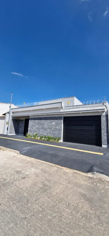 Casa disponível para venda situada no Residencial Garavelo ParkCasa com 198,78M²...