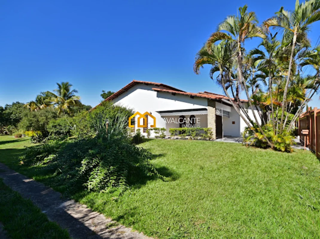 Descubra uma excelente oportunidade no Lago Norte: uma espaçosa casa de alto pad...