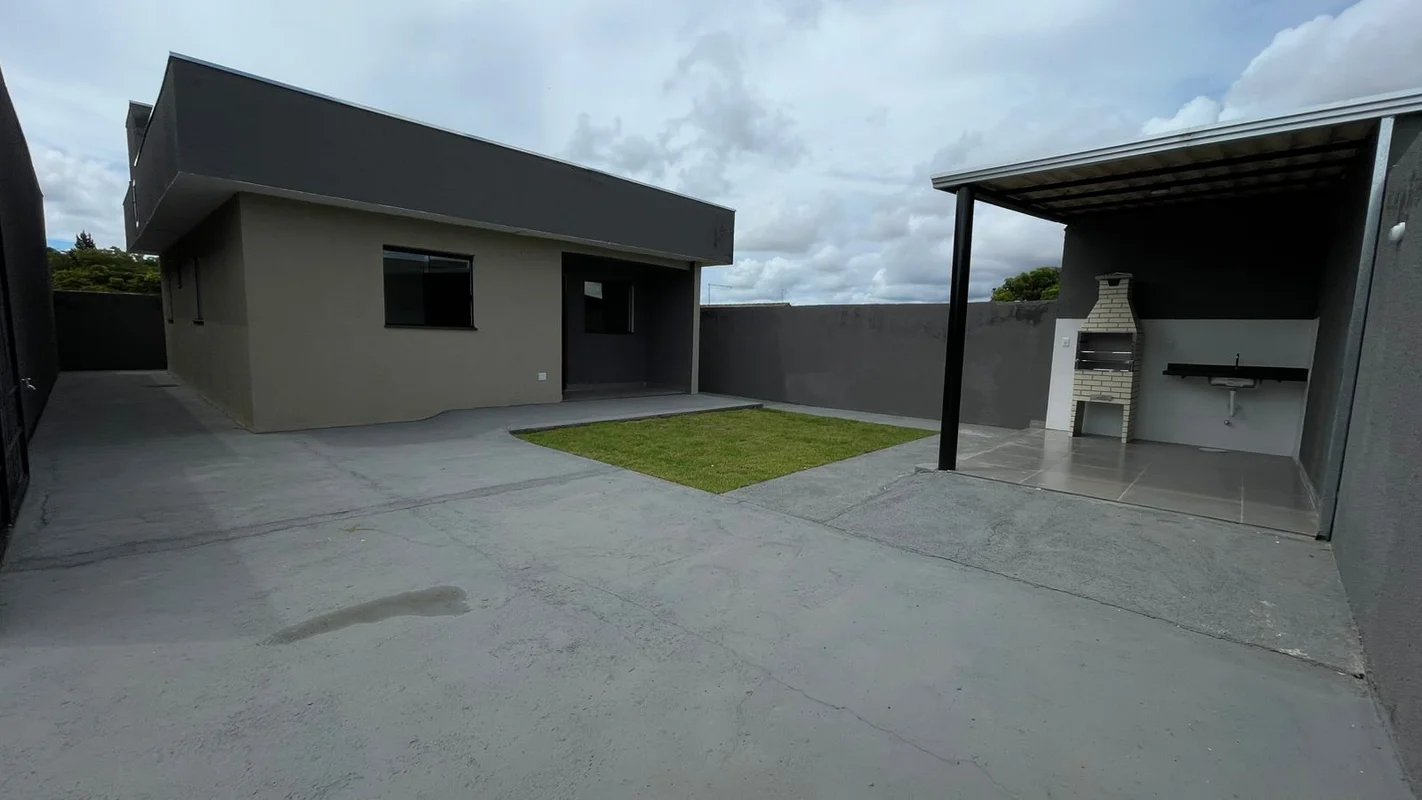 Excelente Casa com 03 Quartos , Sala , Cozinha, 01 Banheiro , Varanda de Serviço...