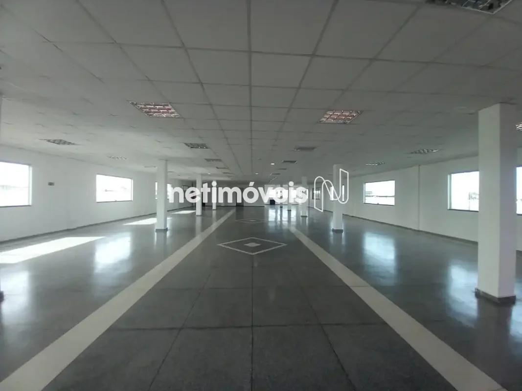 Salão Comercial no SCIA – Próxima à Via Estrutural com 2 Vagas de GaragemExcelen...