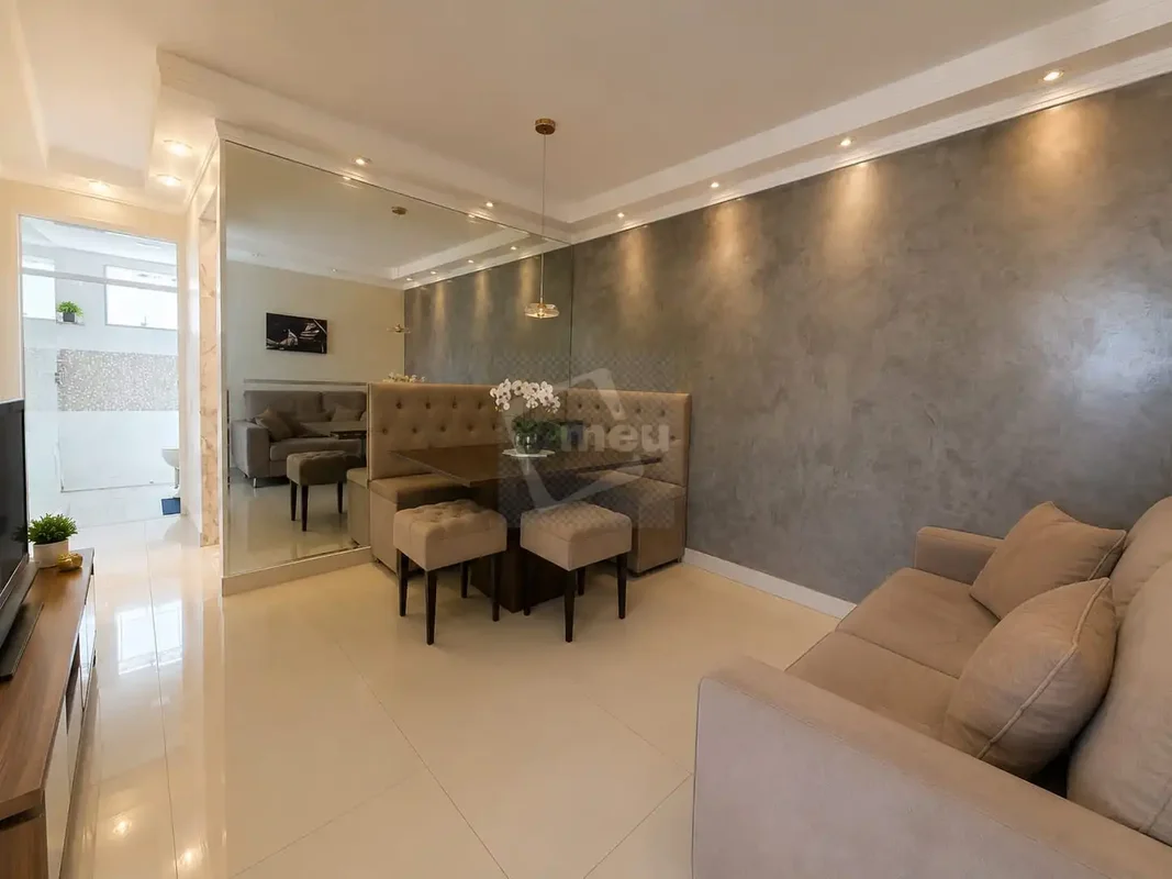 Descubra um apartamento super decorado em condomínio fechado, para aluguel na QC...