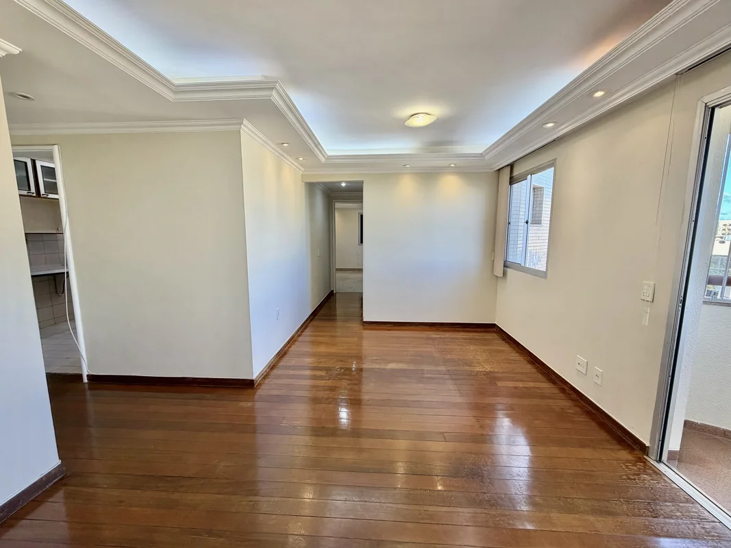 EXCELENTE OPORTUNIDADE NA 504 SUDOESTE!!São 81m² bem distribuídos em 2 quartos, ...
